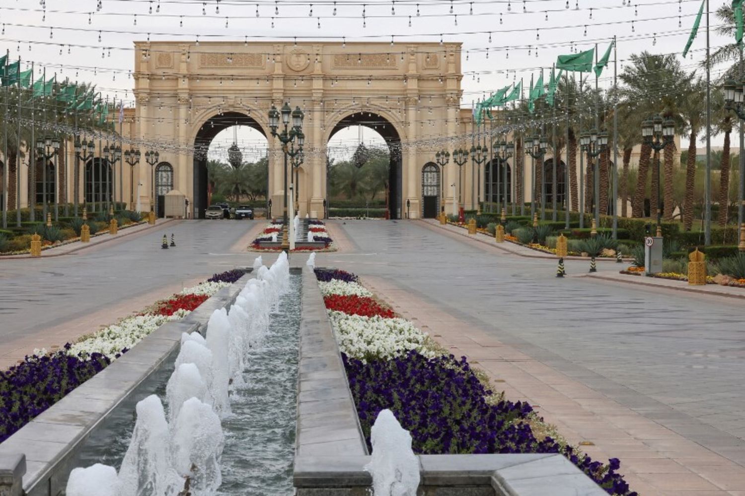 Negoziati a Riad sull'Ucraina: Russia e USA discutono per 12 ore