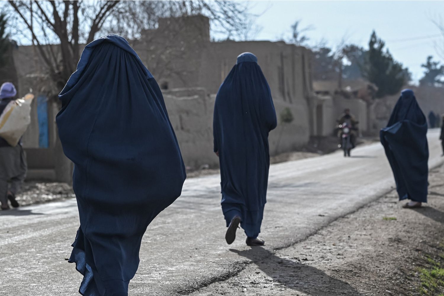 Donne con il burqa in Afghanistan