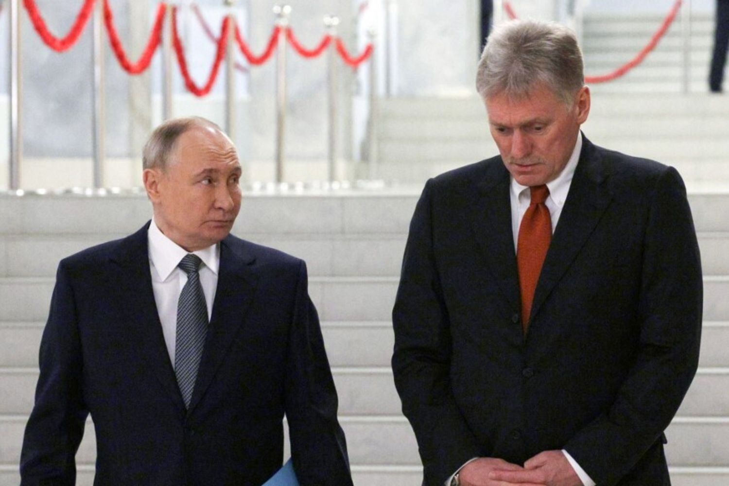 Vladimir Putin e Dmitry Peskov