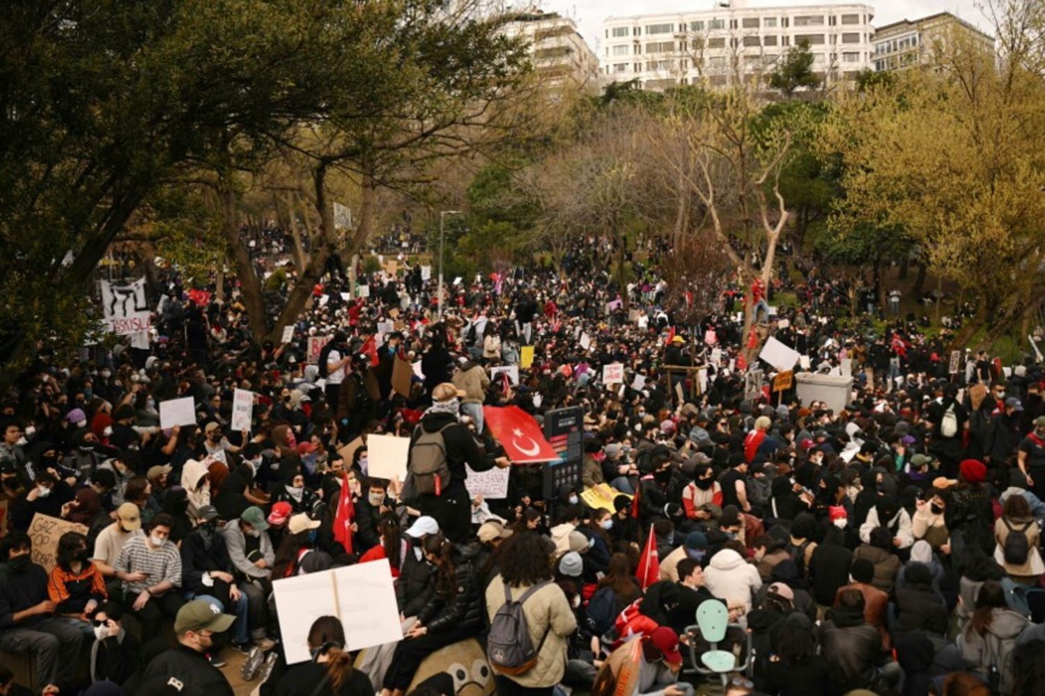Istanbul, proteste contro l'arresto del sindaco Imamoglu