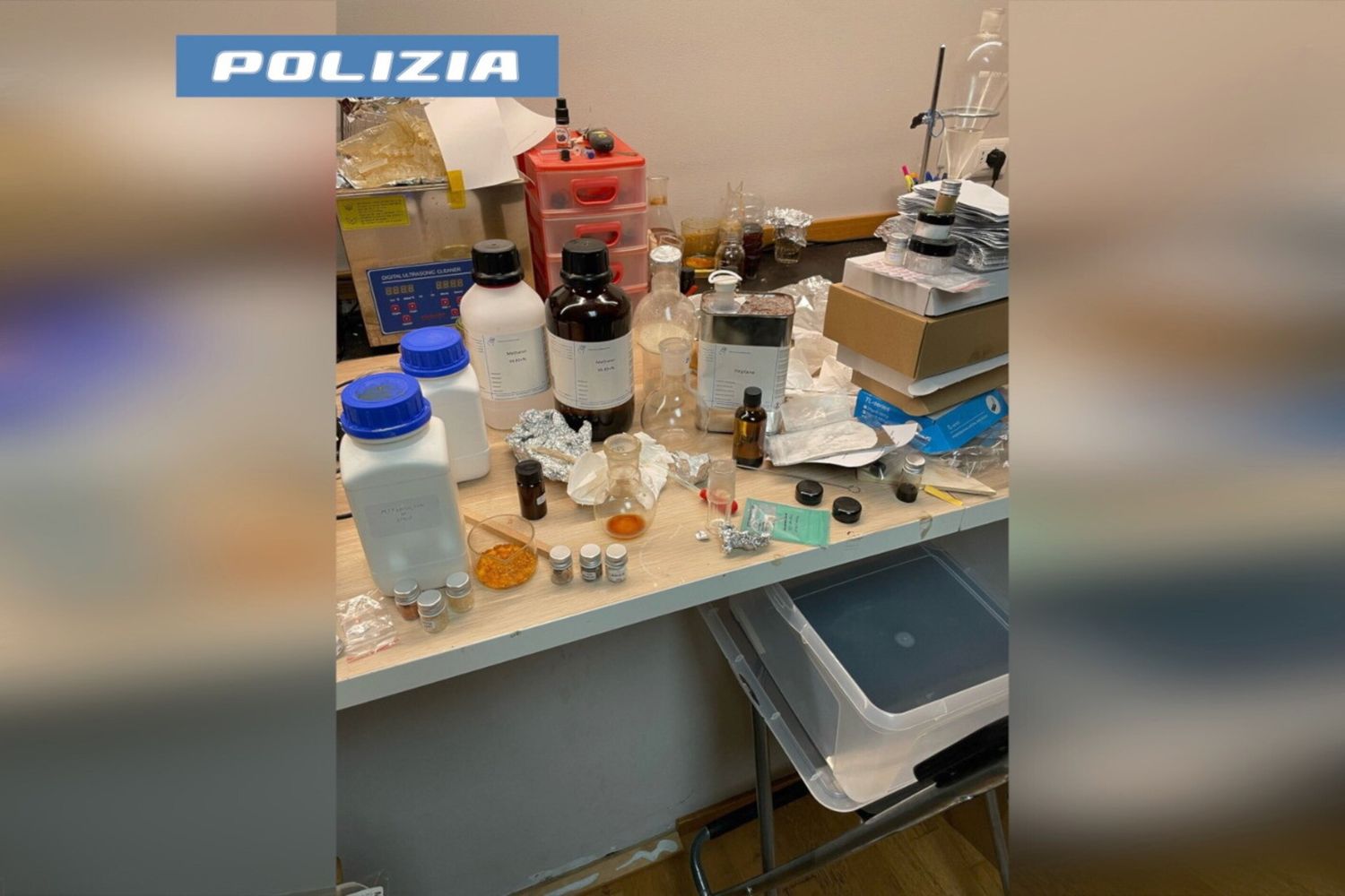 Il laboratorio scoperto a Novara