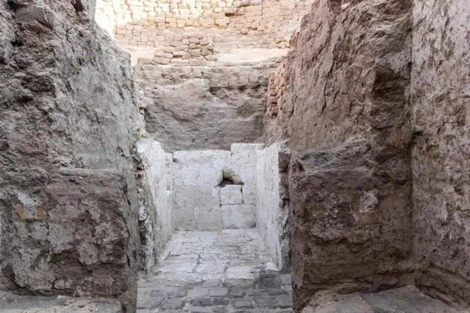 Scoperta una tomba reale ad Abydos in Egitto