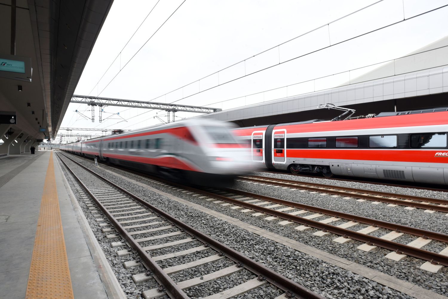 Frecce in transito, Stazione centrale di Napoli