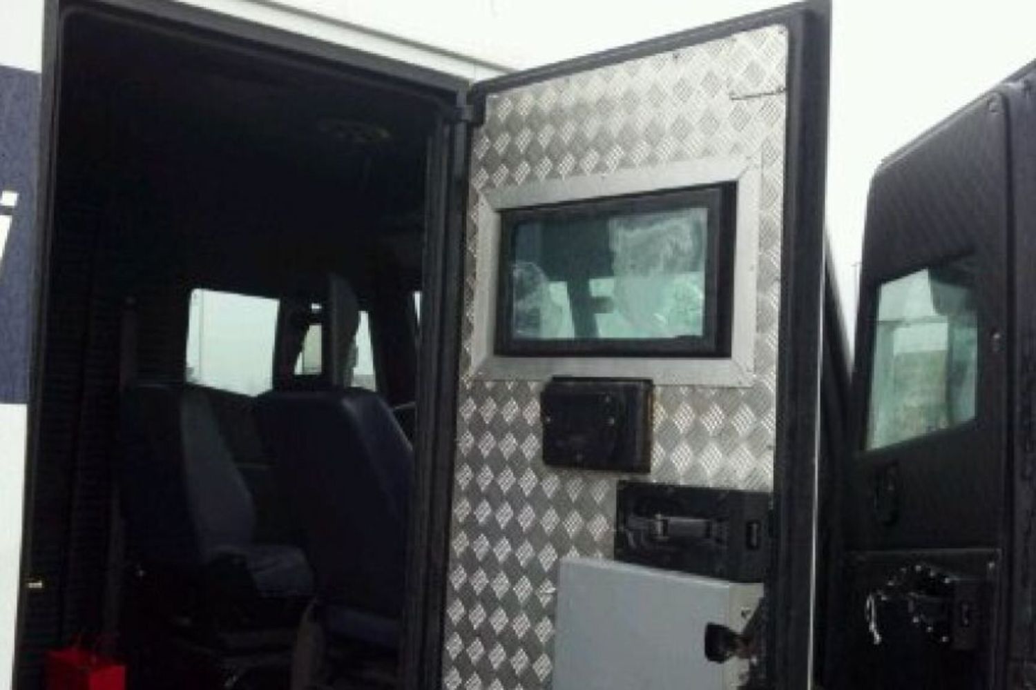 Portano in Sardegna le indagini sulla rapina a due furgoni portavalori in Toscana