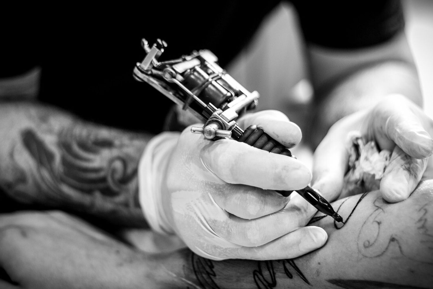 Rischio di cancro triplicato per chi si fa un tatuaggio