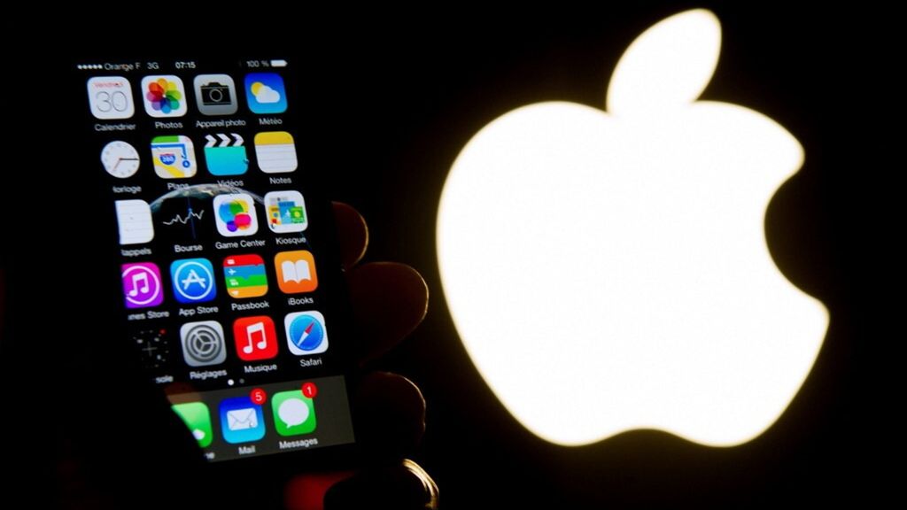 Apple contro Musk, sfida tra titani per la telefonia satellitare