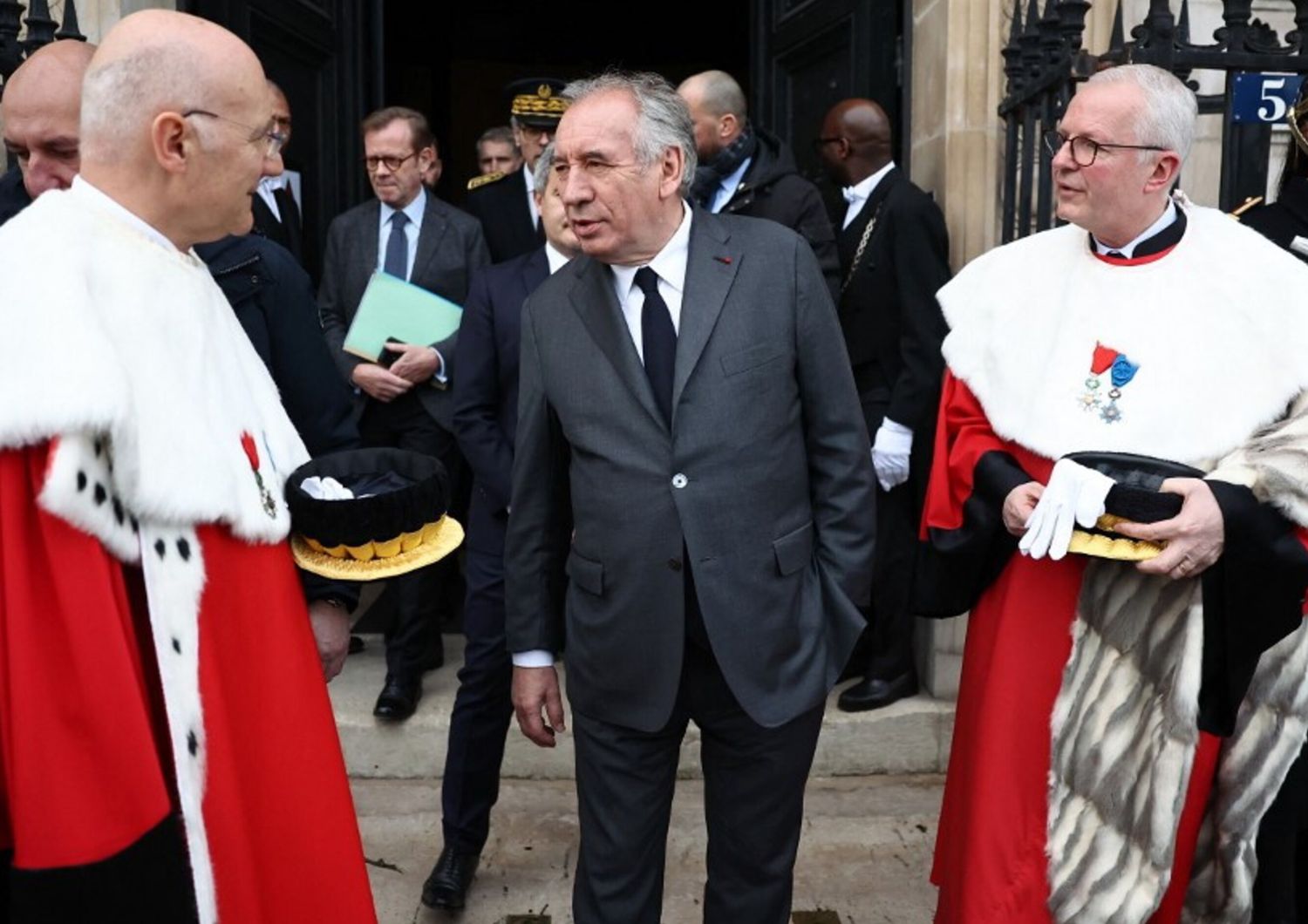 La Cassazione: "Non è politica la sentenza su Marine Le Pen". Bardella annuncia manifestazioni di sostegno