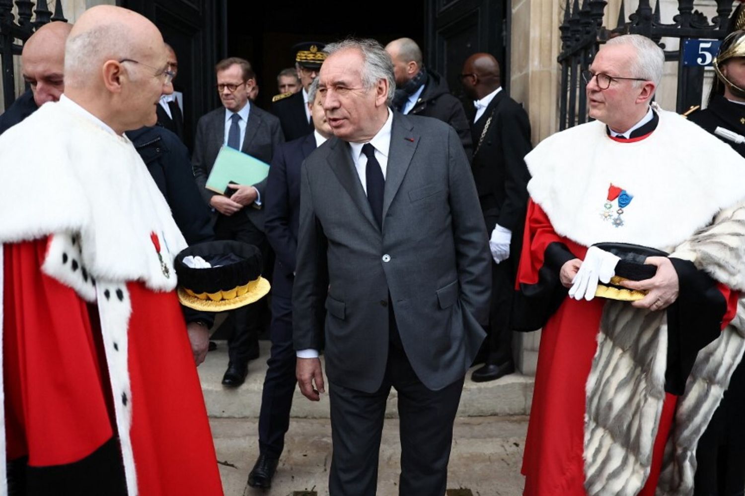 La Cassazione: "Non è politica la sentenza su Marine Le Pen". Bardella annuncia manifestazioni di sostegno