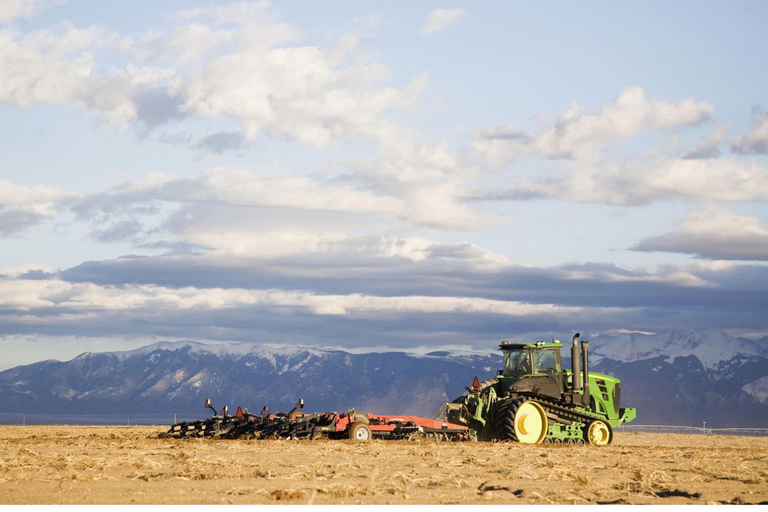 Muore a 17 anni schiacciato dal trattore