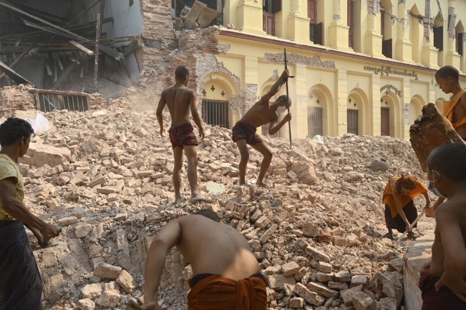 Myanmar, più di 2.700 morti per il terremoto