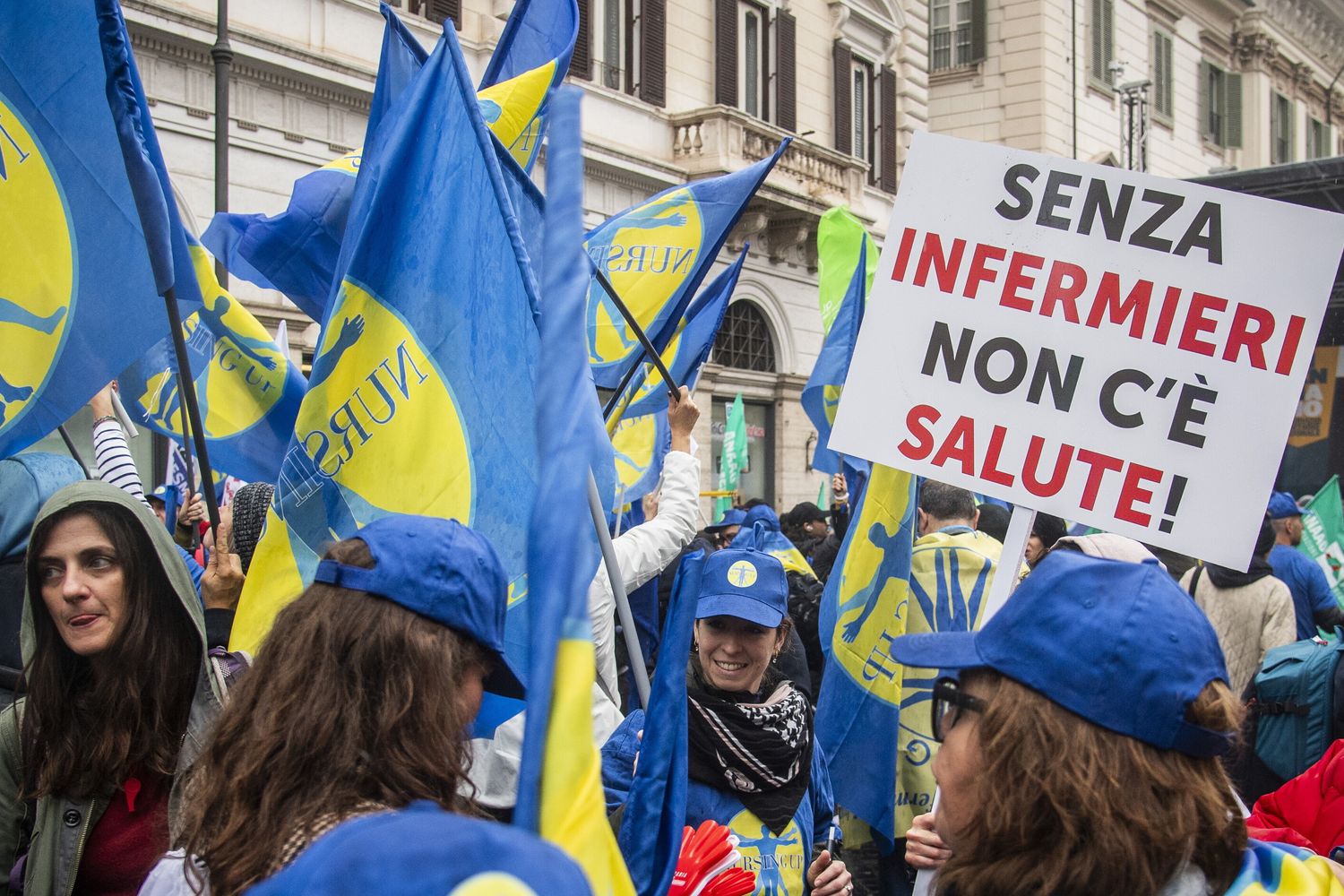 Salari troppo bassi, protestano gli infermieri lombardi