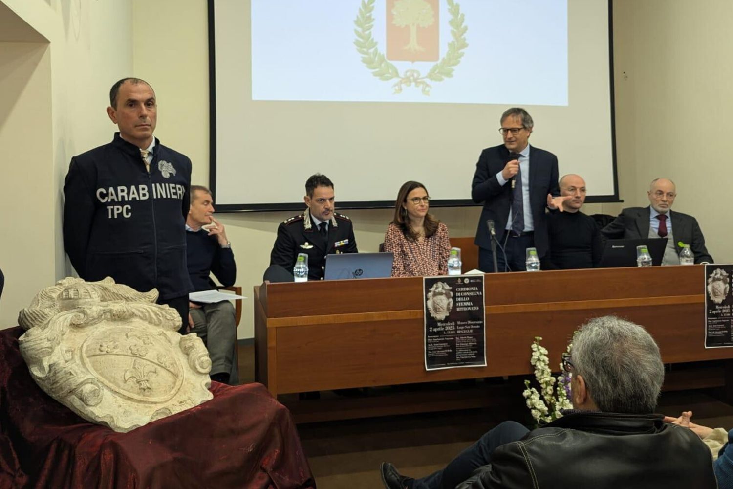 Recuperato dopo 50 anni lo stemma araldico di Bisceglie