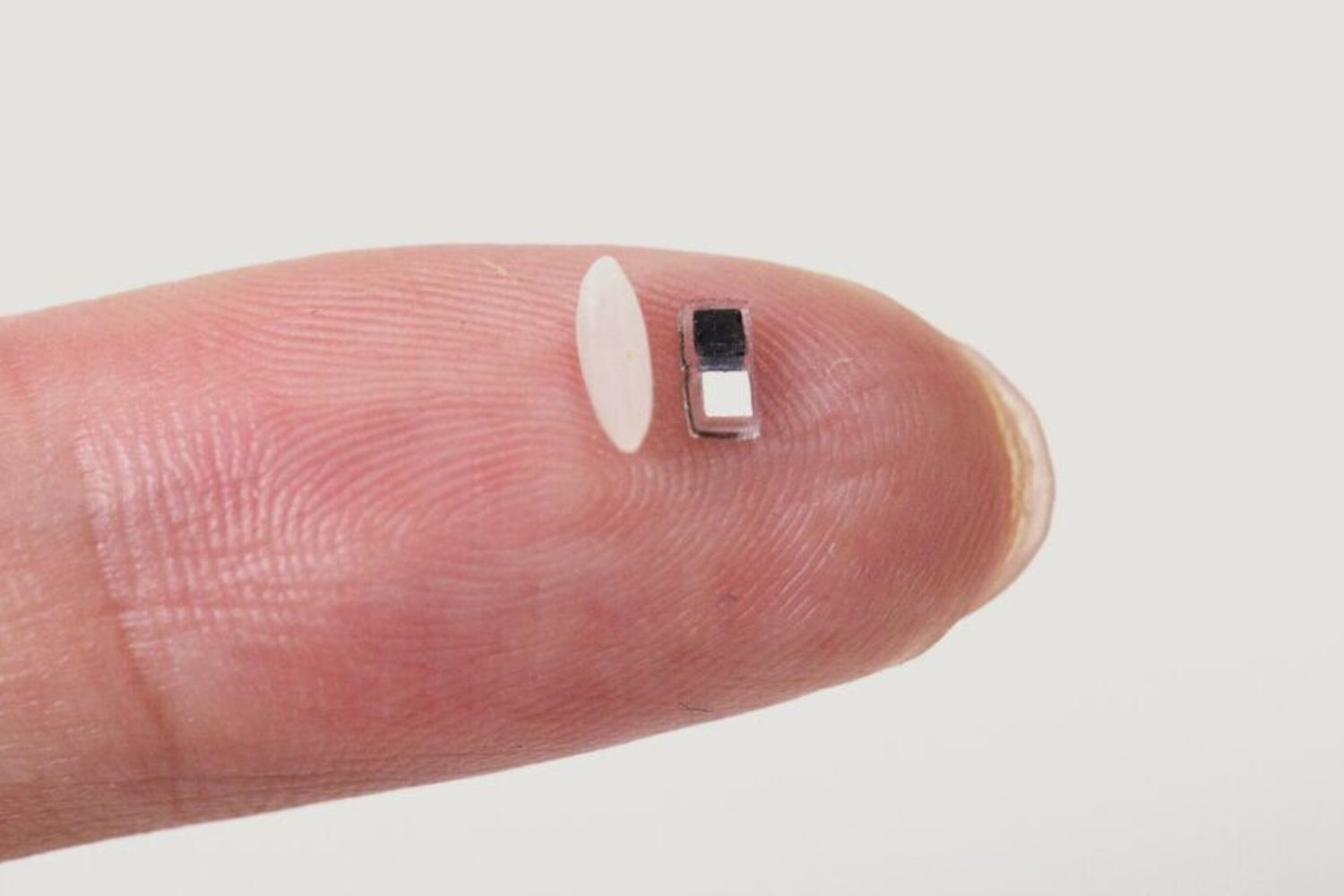 Sviluppato il pacemaker più piccolo del mondo che si attiva con la luce