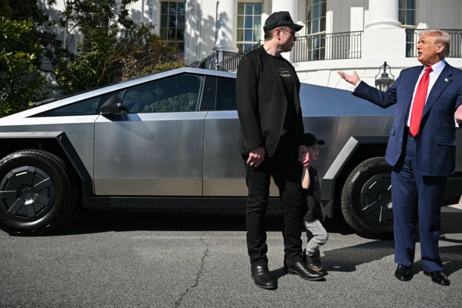 Trump: "Elon Musk lascerà il Doge"