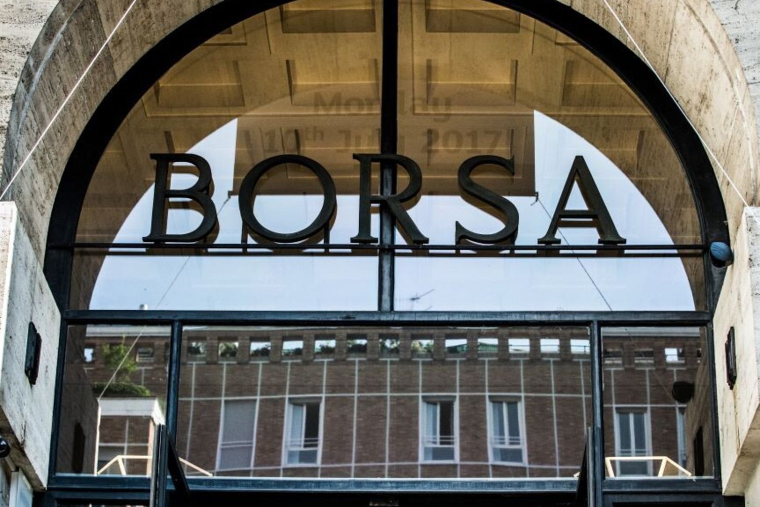 I dazi affondano le Borse, Milano la peggiore