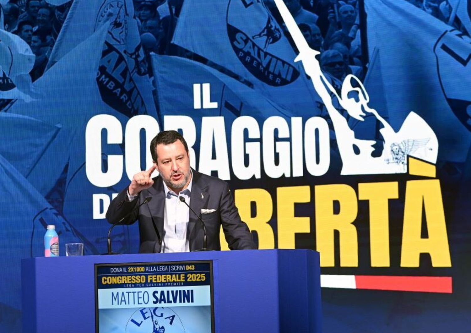 Salvini apre il congresso di Firenze