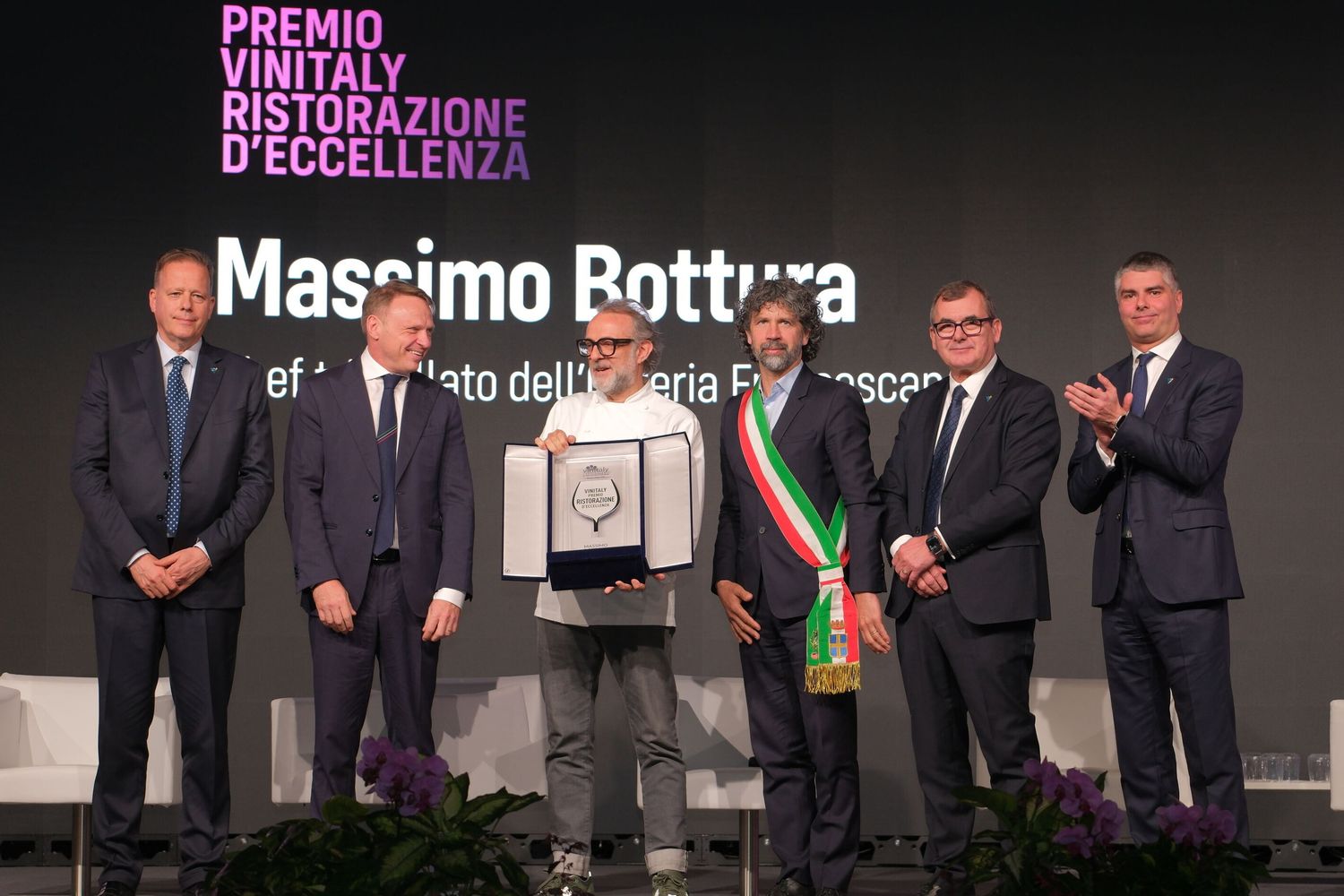 Massimo Bottura premiato al Vinitaly