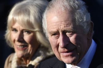 Re Carlo II con Camilla