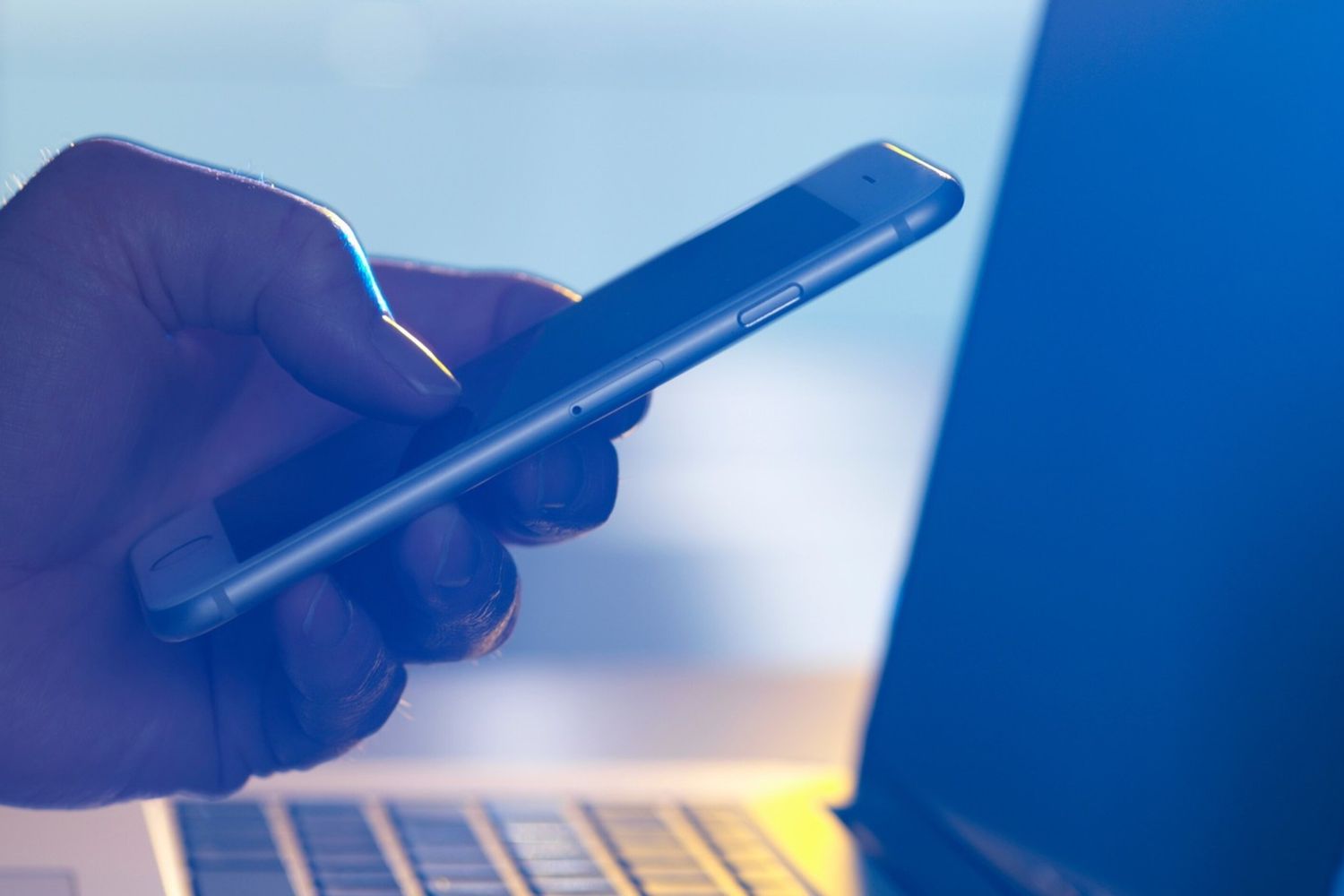 Smartphone pc internet hacker virus (Afp)