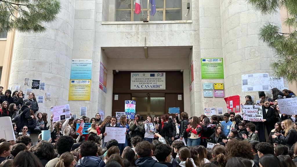 Proteste a Barletta per le scritte pro Filippo Turetta