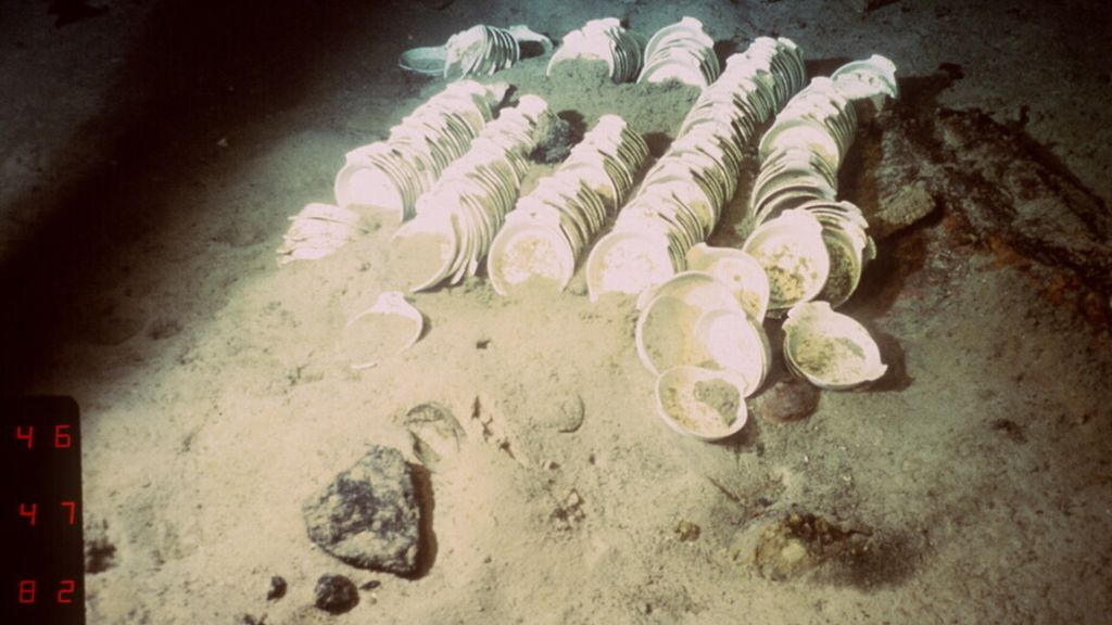 Piatti da colazione trovati vicino al relitto del Titanic