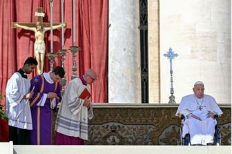 Papa Francesco migliora ma per i riti di Pasqua "si vedrà, evento per evento"