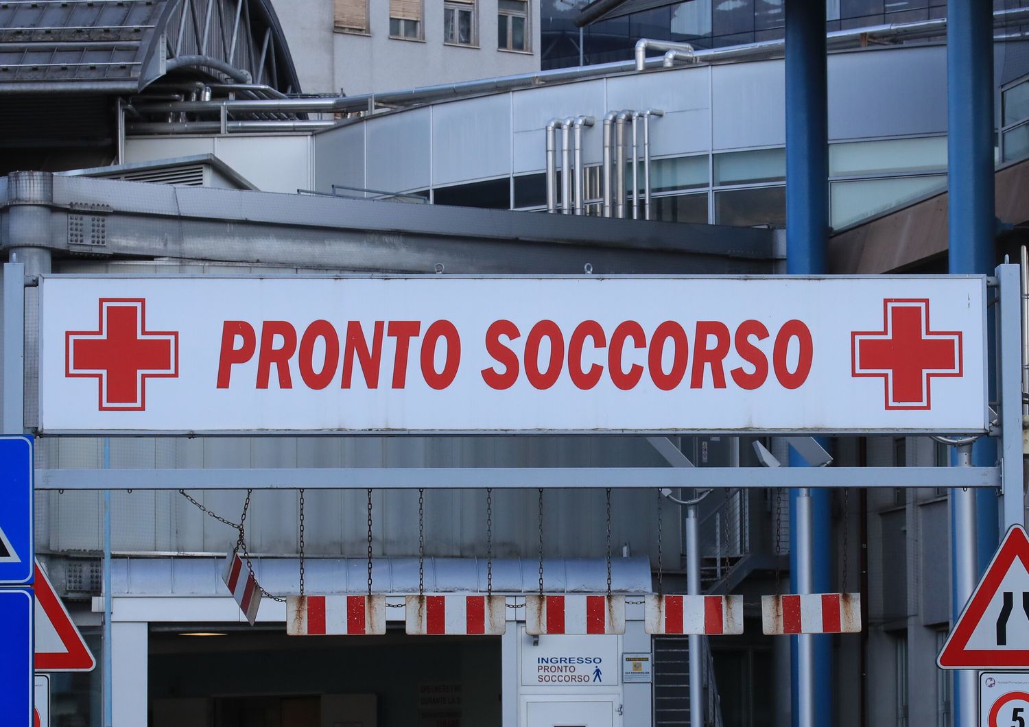 arriva al pronto soccorso con una cisti di 20 kg