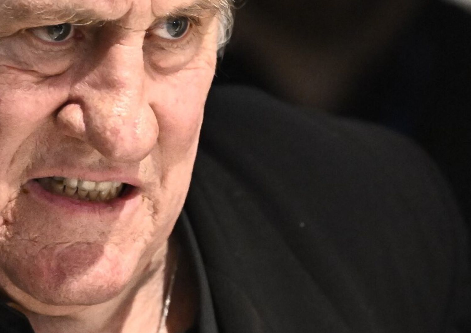cannes-protesta-affresco-depardieu-toolate