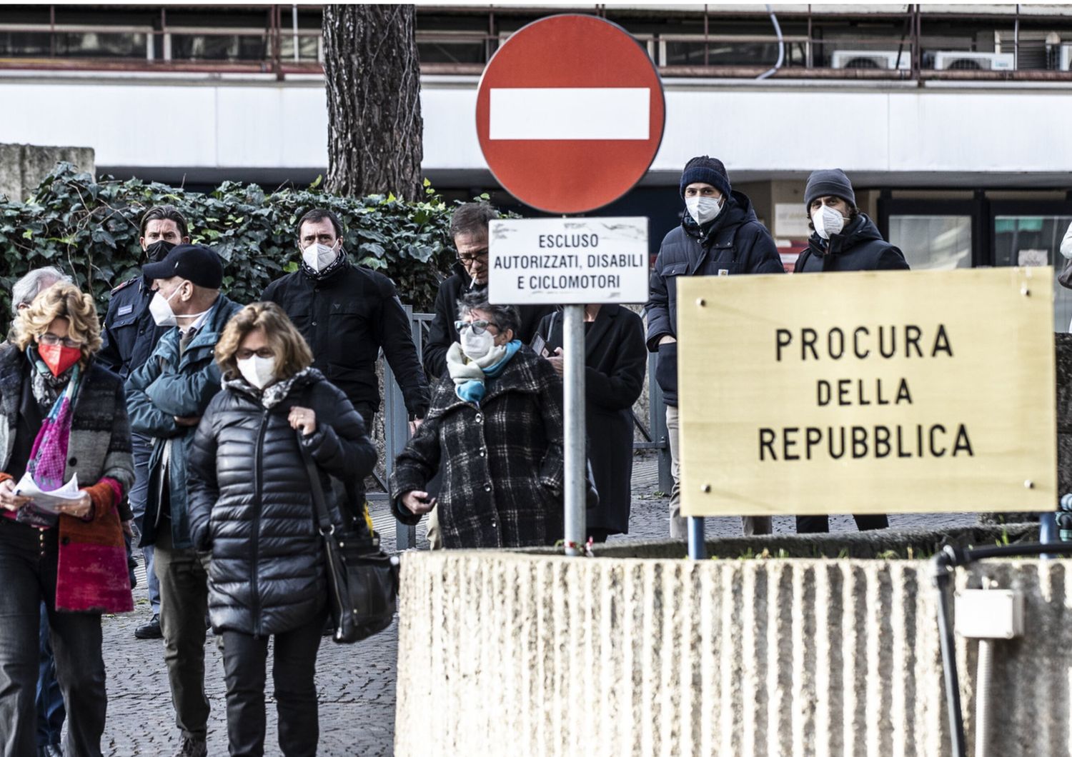 Femminicidio di Roma, sequestrate le ciabatte della madre di Mark. Erano sporche di sangue
