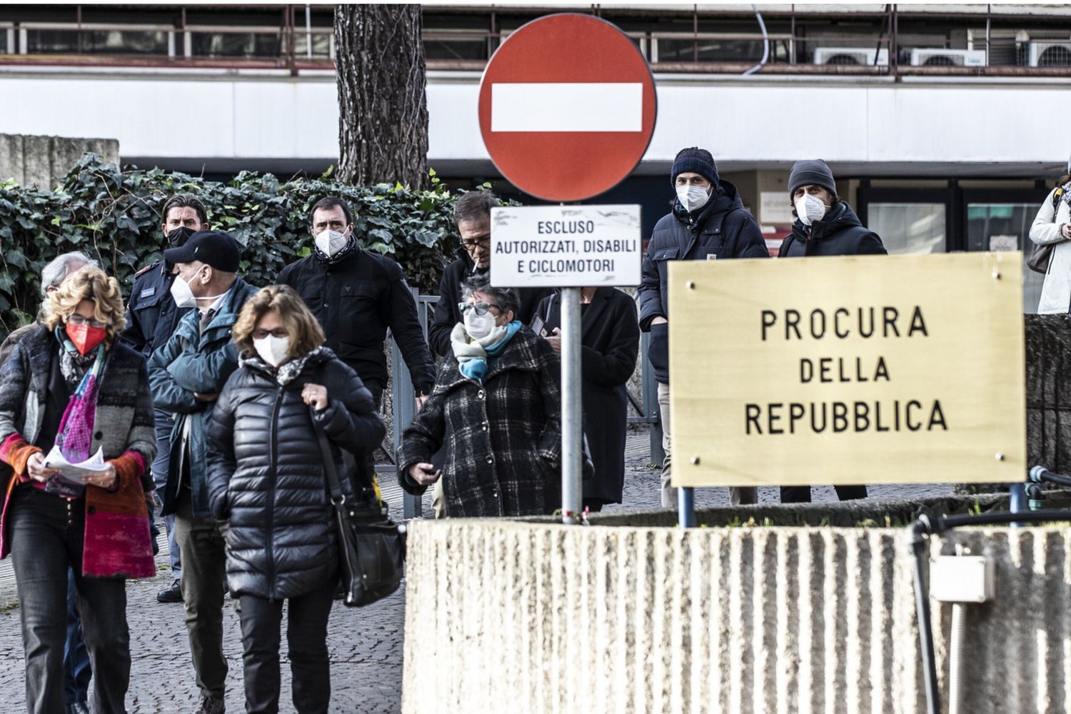 Femminicidio di Roma, sequestrate le ciabatte della madre di Mark. Erano sporche di sangue