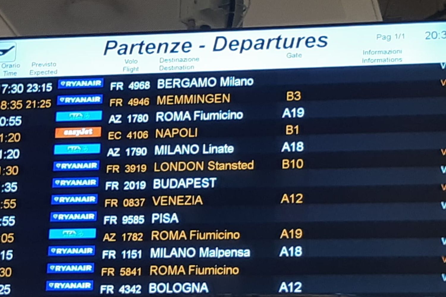 &nbsp;Uno degli avvisi di ritardo nel tabellone dell'aeroporto di Palermo