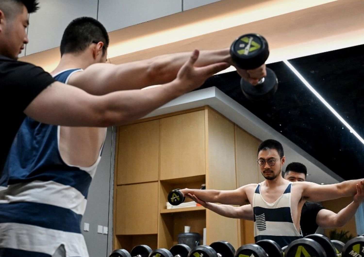 Uomini in palestra