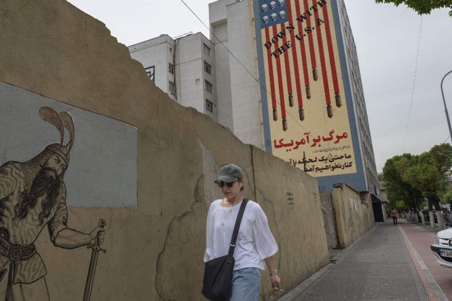 Murale anti-USA nel centro di Teheran