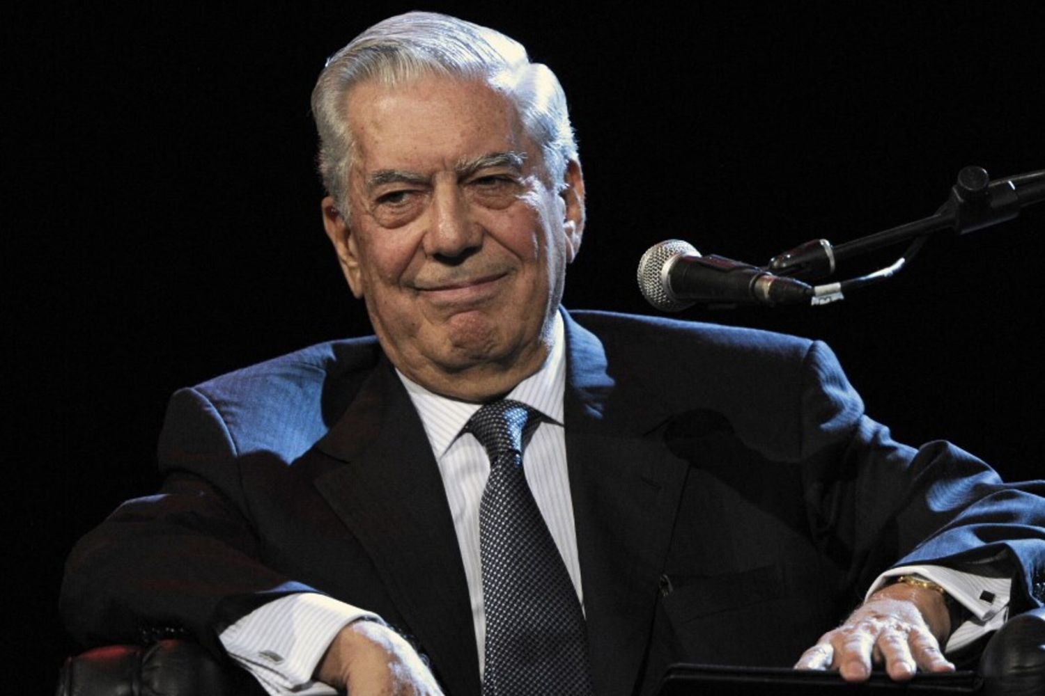 Addio a Mario Vargas Llosa, premio Nobel per la Letteratura nel 2010