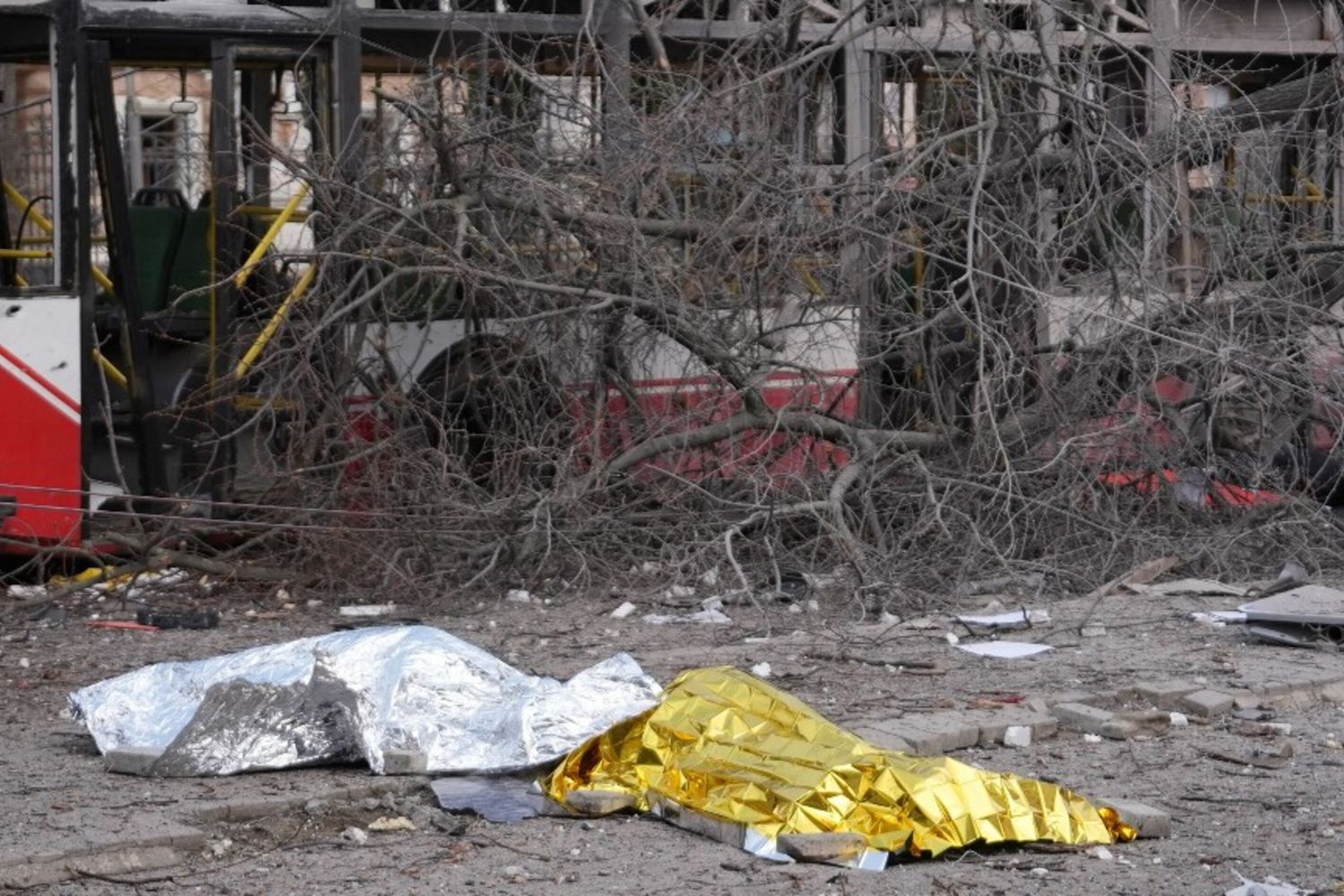 Trump: "Un errore l'attacco russo a Sumy". E Zelensky lo invita in Ucraina, "così può vedere cosa ha fatto Putin"