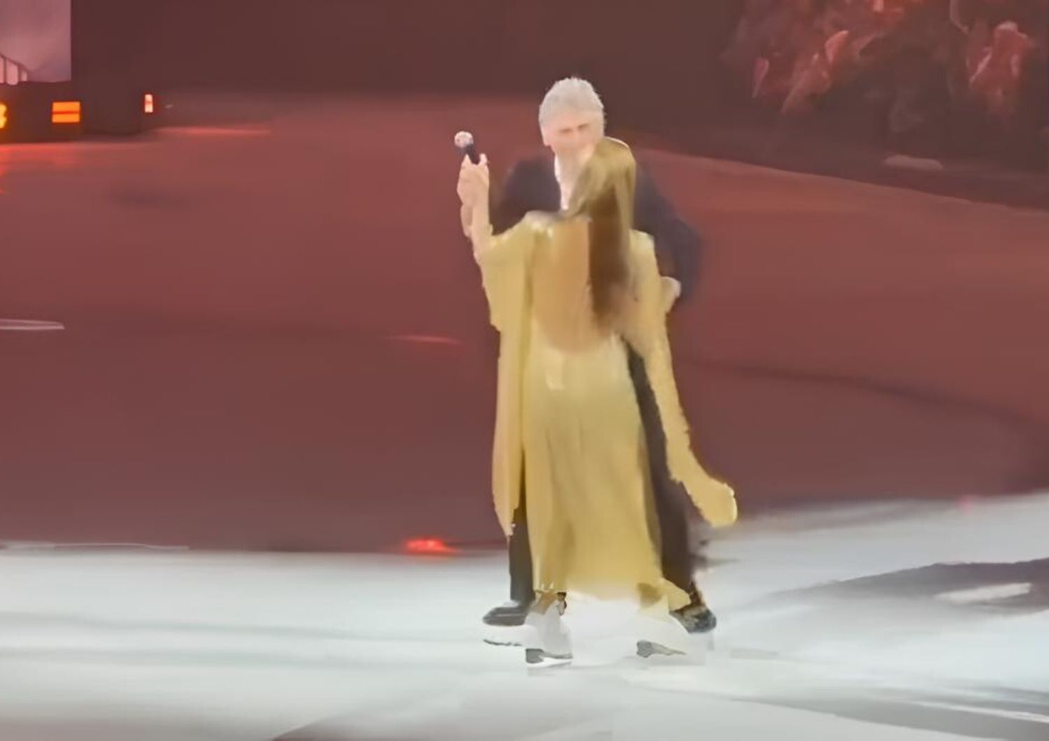 Pattinatore sul ghiaccio per festeggiare la moglie, il lato romantico del portavoce di Putin