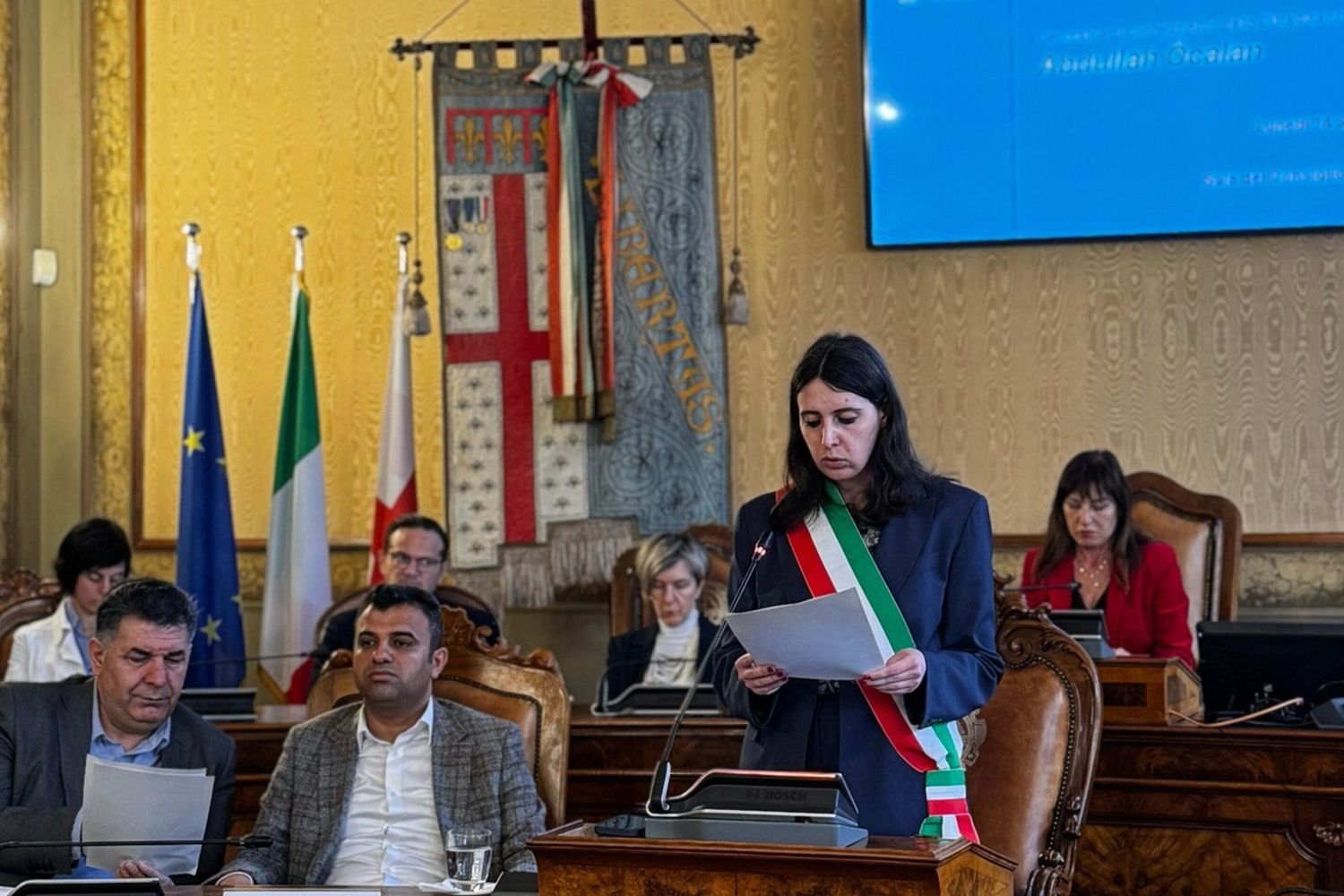 consiglio comunale bologna da cittadinanza onoraria a Ocalan