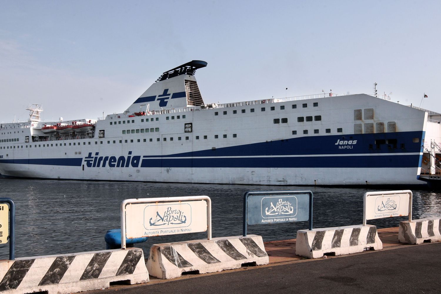 Traghetto Tirrenia