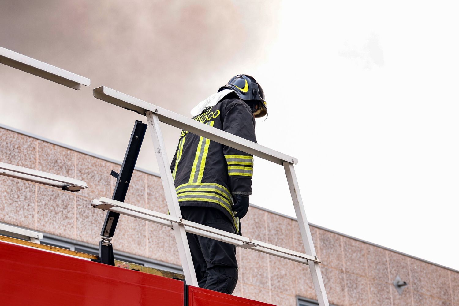 L'incendio nell'appartamento di Catanzaro