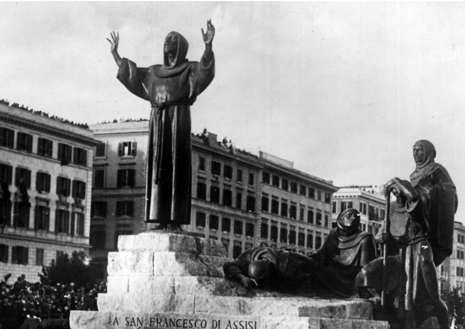 Statua San Francesco a Roma