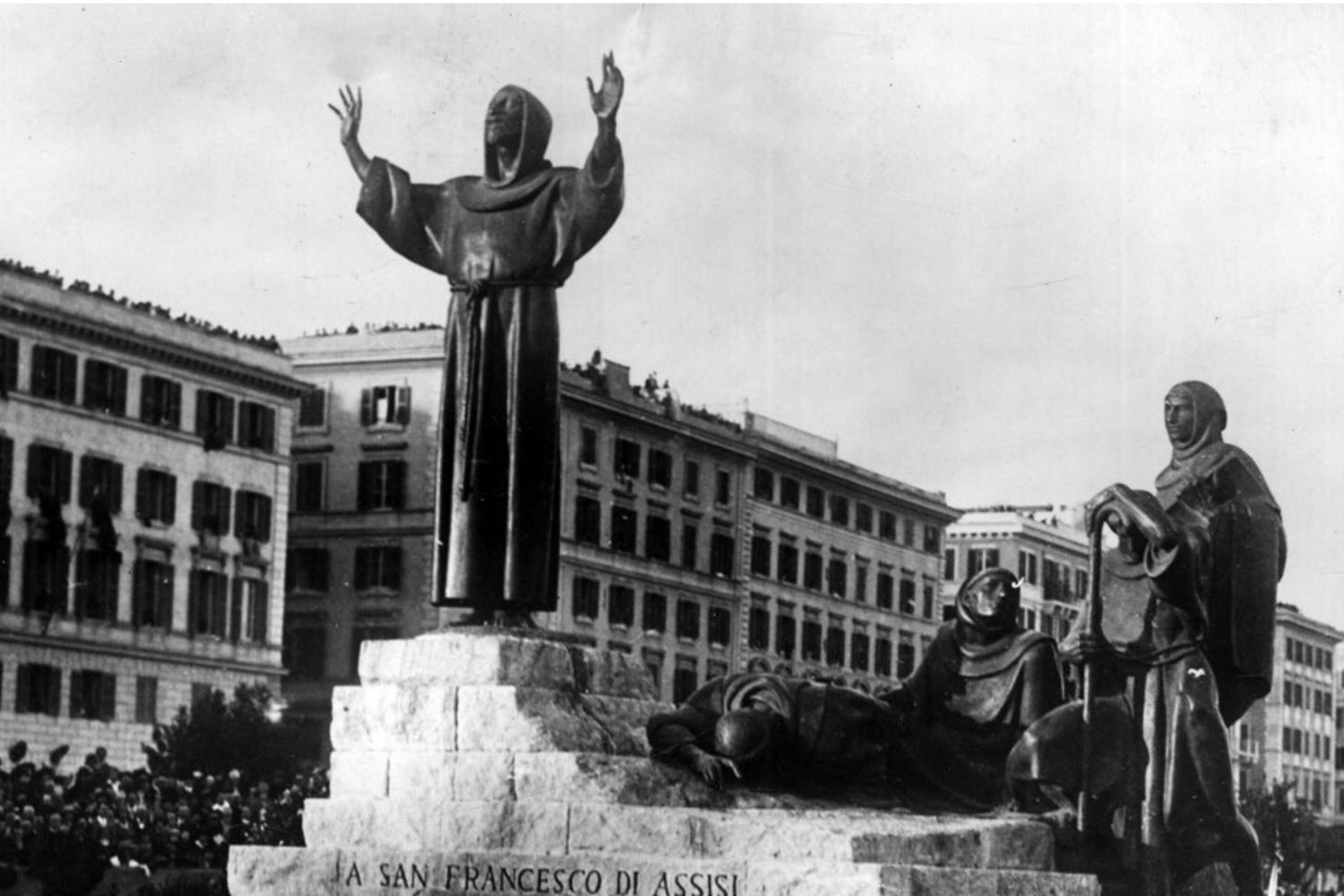 Statua San Francesco a Roma