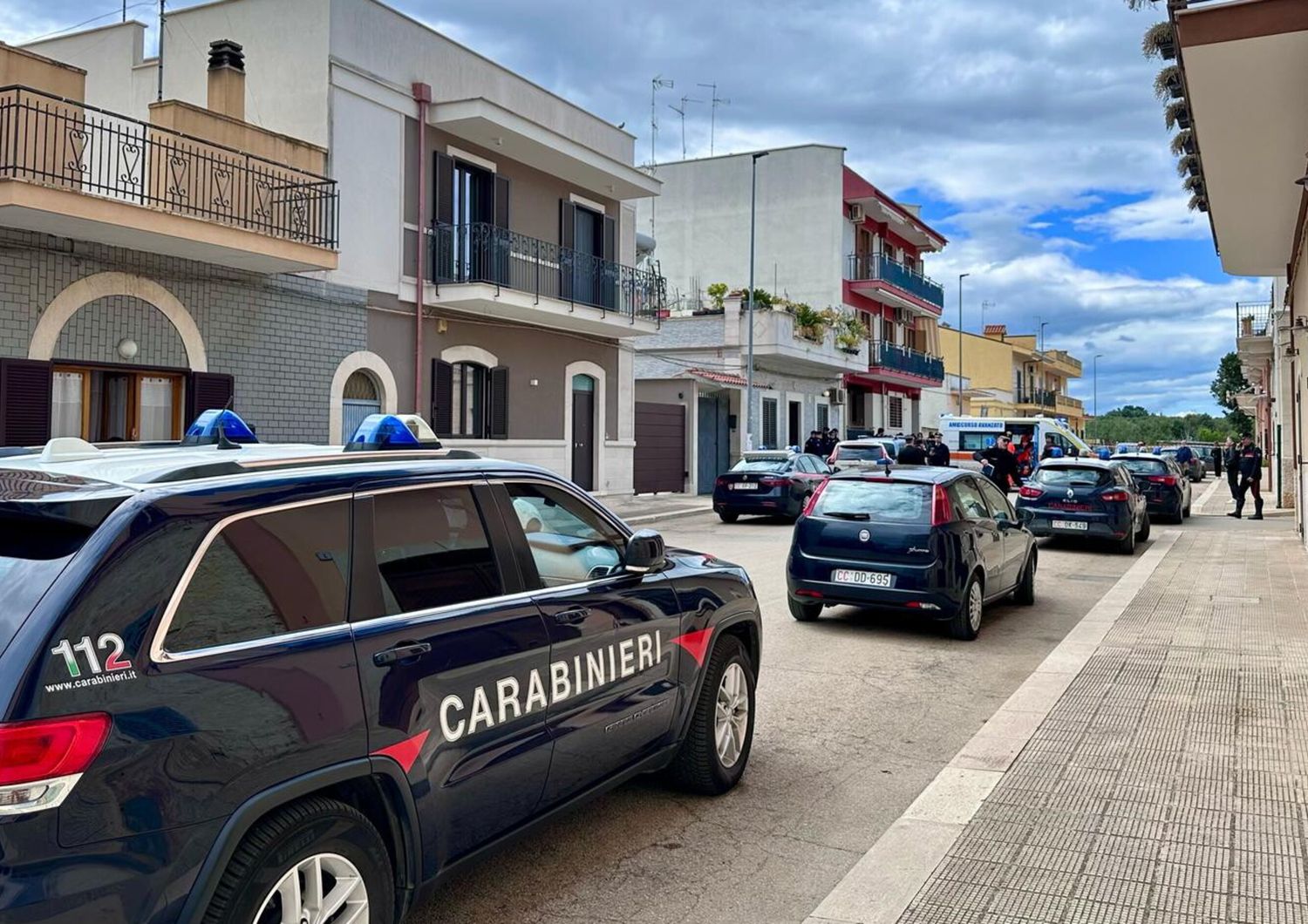 femminicidio bari uccide moglie chiama 112