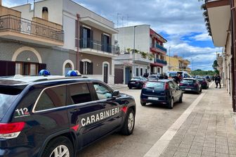 femminicidio bari uccide moglie chiama 112