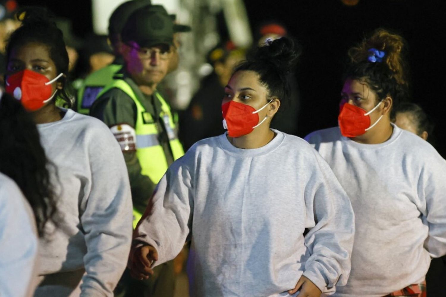 Migranti venezuelani deportati dagli Stati Uniti arrivano all'aeroporto internazionale Simon Bolivar di Maiquetia