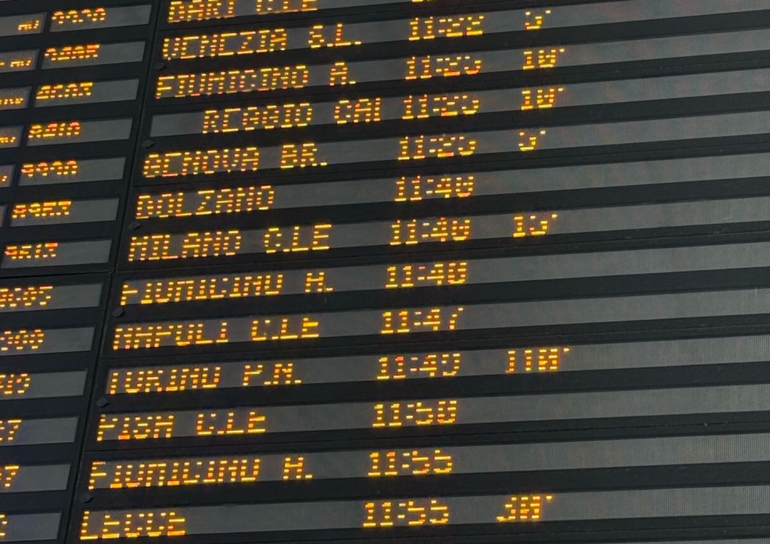 treni pasqua disagi ritardi guasto firenze suicidio veneto