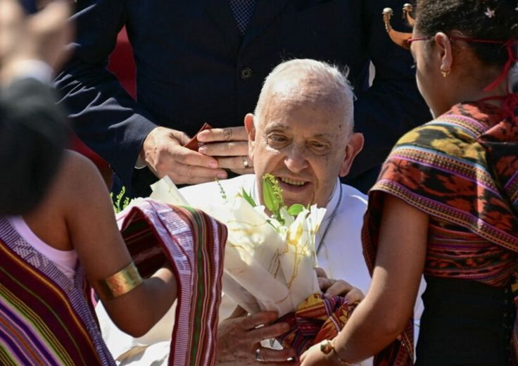 Papa atterrato a Dili