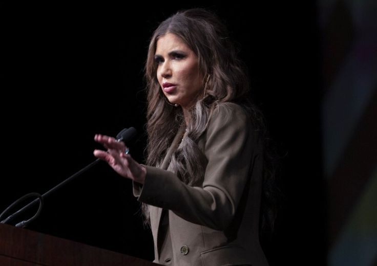 rubata borsetta sceriffa trump noem