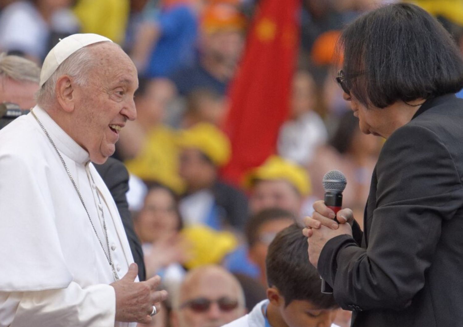 cantanti attori scrittori ricordo papa francesco