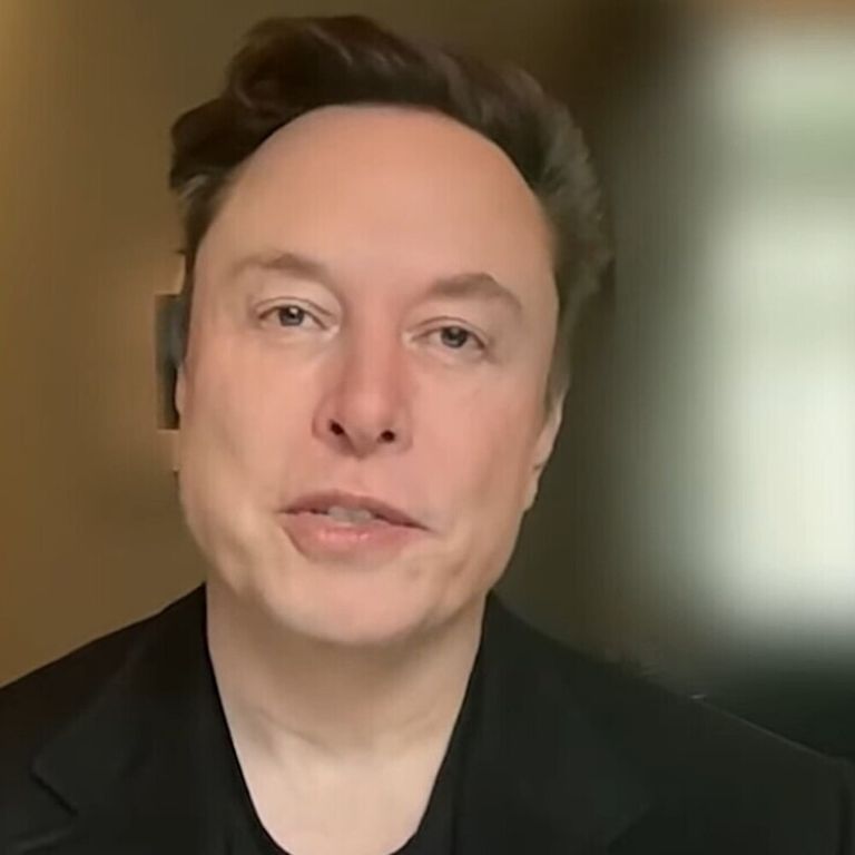 La Tesla crolla: Musk pronto a dedicare "meno tempo" a Trump