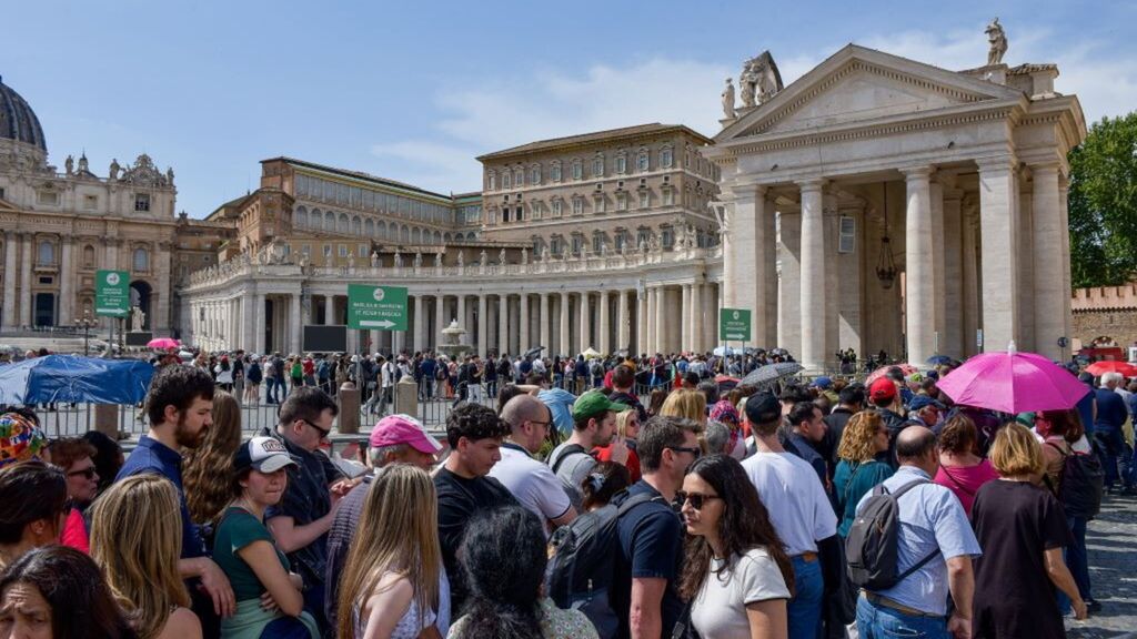 L'omaggio al Papa